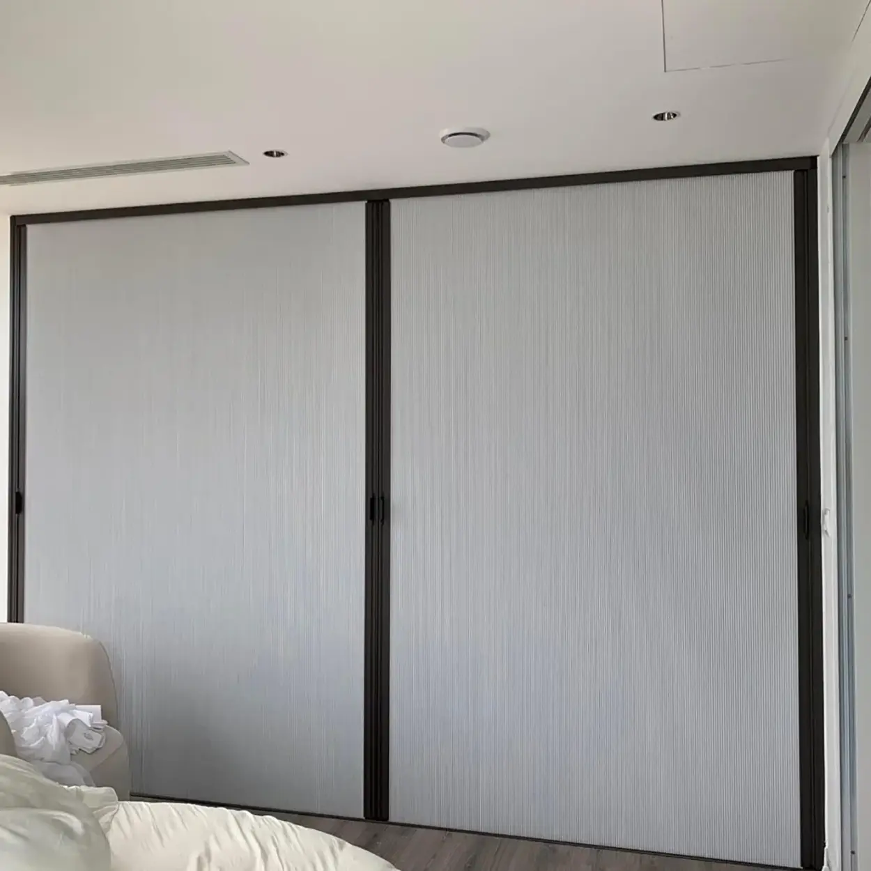 Nurdağı bebek odası — honeycomb blackout, deliksiz montaj, tam karartma